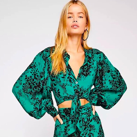 FREE PEOPLE crop top blouse. 💚🖤💚 - Picture 1 of 6